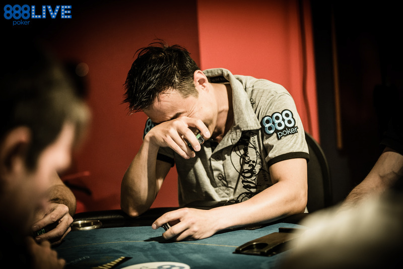 Jogador de poker estressado