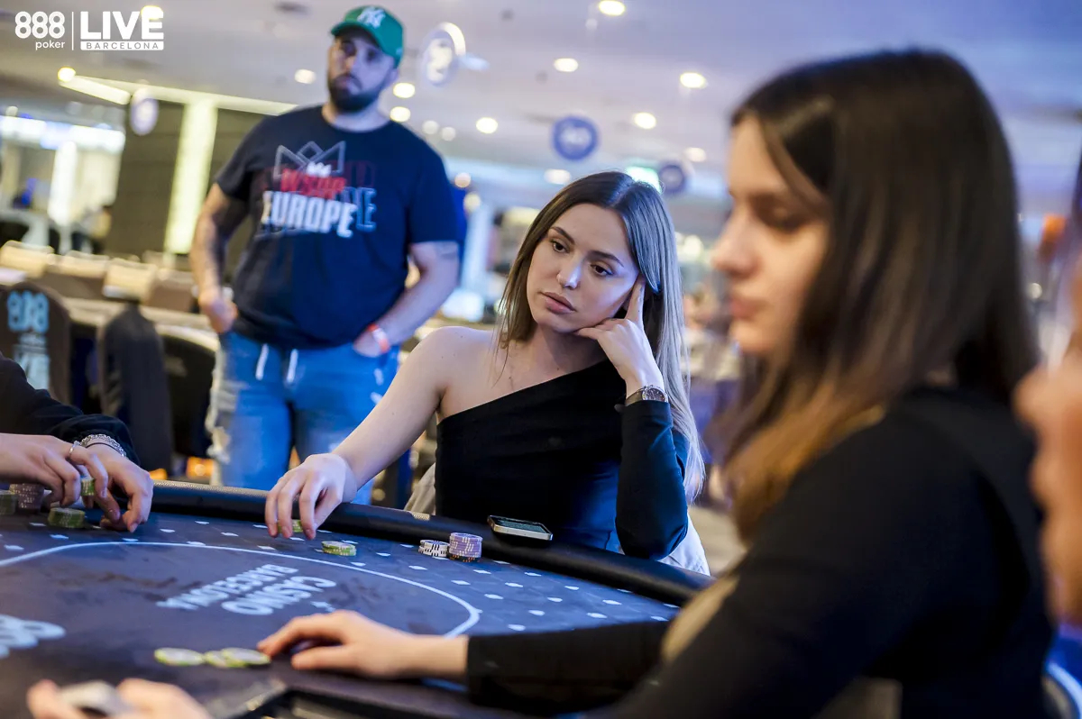 Mulheres em um jogo de poker