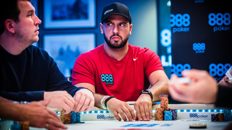 Jogadores profissionais de poker
