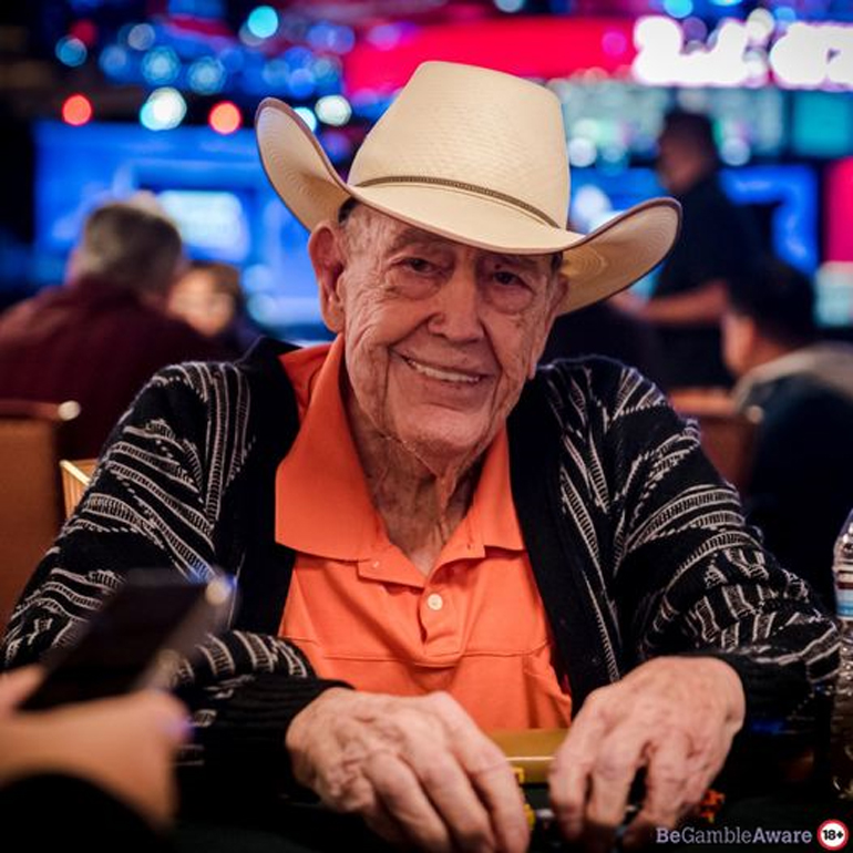 Jogador com chapéu de cowboy