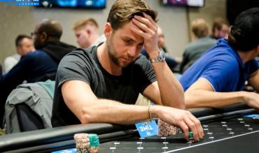 Jogador de poker estressado